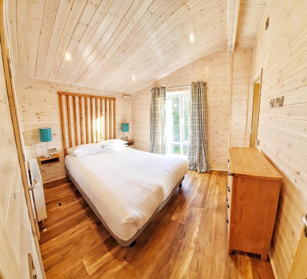 Skyline Lodge Loch Lomond Castle Lodges Баллок Экстерьер фото
